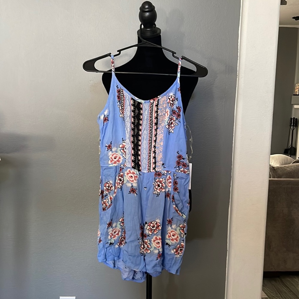 NWT romper with pockets!
